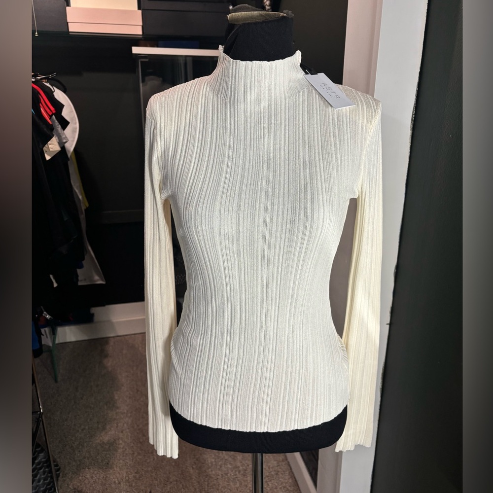 Astr The Label Mod Cream Top NWT